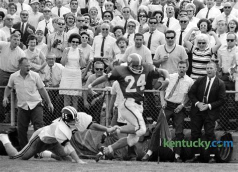 Kentuckys Dicky Lyons Crossed The Goal Line In Front Of Missouris