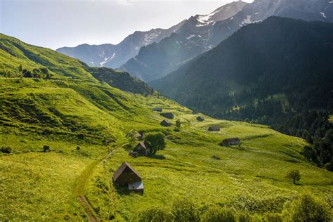 Quelques Sentiers De Grandes Randonn Es Dans Les Pyr N Es