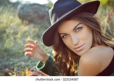 5 476 Naked Woman Outside Stock Photos Images Photography Shutterstock