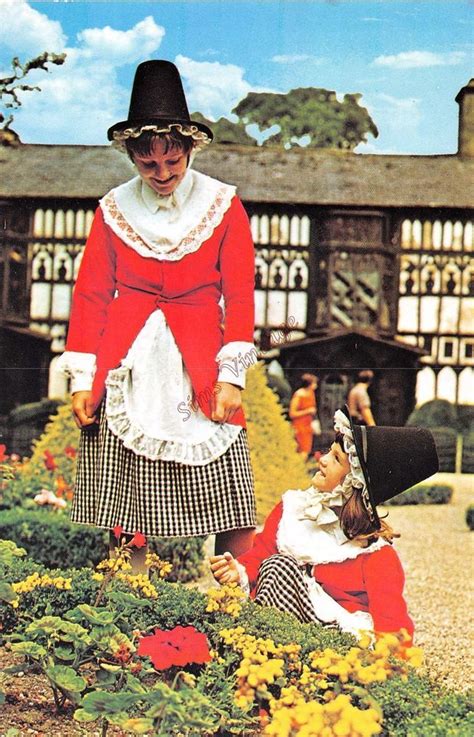 Wales E1 Postcard Welsh National Costume Dress Ladies Talking 028