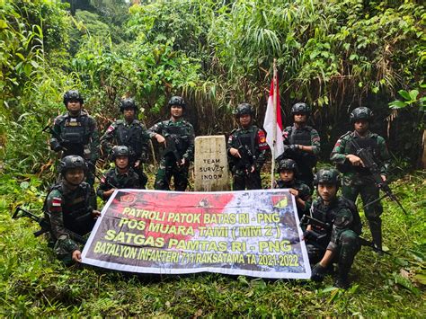 2 Hari Susuri Hutan Papua Satgas Pamtas RI PNG Yonif 711 Raksatama