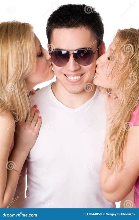 Belle Blonde Deux Embrassant Le Jeune Homme Photo Stock Image Du Fille Rapport