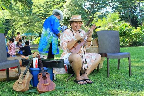 Waimea Falls Park with Beautiful Botanical Gardens