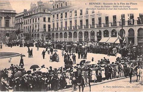 Rennes RENNES Souvenir de la Fête des Fleurs Carte postale