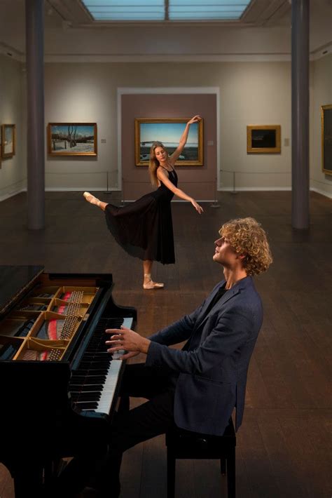 Tarenteldans I Marstrands Kunst Ved Kgl Balletdanser Emma McKenzie Og