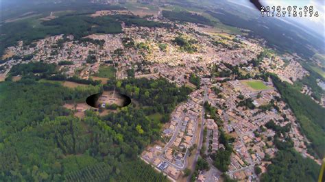 Vue de Castelnau de Médoc avec le Château de l Isle étiquetée centre