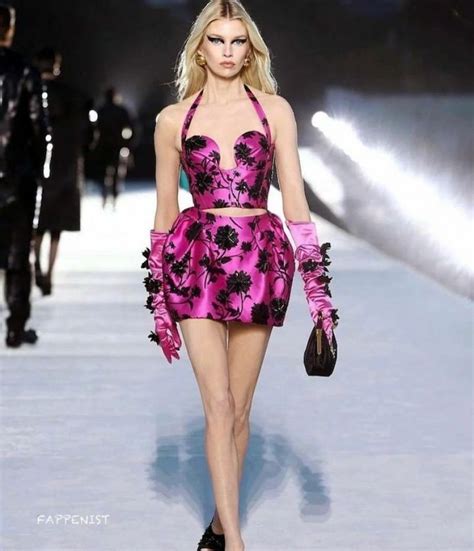 Stella Maxwell Tits And Legs Fappenist