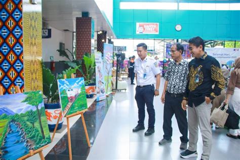 KAI Divre III Palembang Pajang Lukisan Karya Anak Difabel Di Stasiun