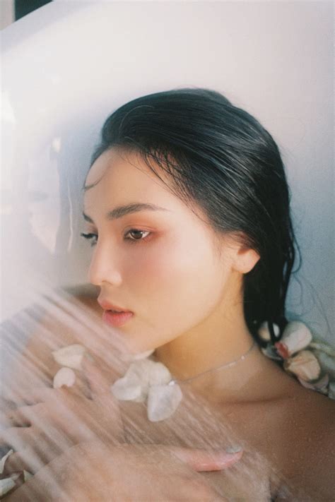 Kỳ Duyên bán nude