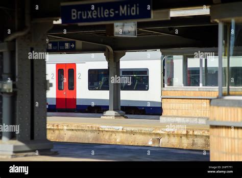 Train in the south brussels station | Trains a la gare du midi a ...