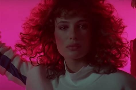 Kelly Lebrock Was Everyones 80s Crush See What Shes Up To Now