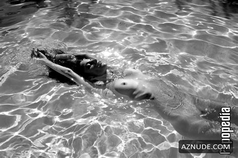 Niia Bertino Nude And Sexy Photos Collection AZNude