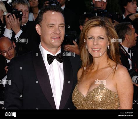 Tom Hanks Y Su Esposa Rita Wilson Posan Para Los Fot Grafos En La