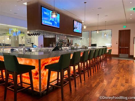 Disney's Contemporary Resort Restaurants | the disney food blog