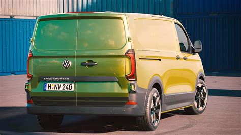 兩大競爭對手終於結成親家Volkswagen T7 Transporter 正式亮相2025 年第一季發售 CarStuff 人車事