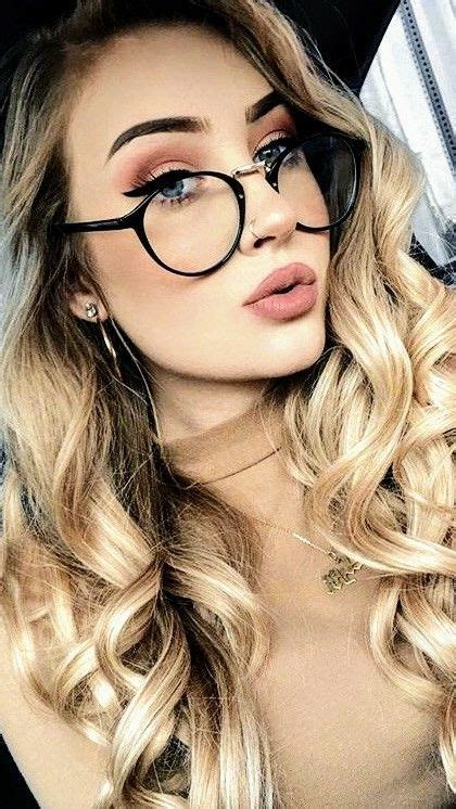 Pin By Themadcap On Lasses In Glasses Gorgeous Girls Girl Girls With Glasses