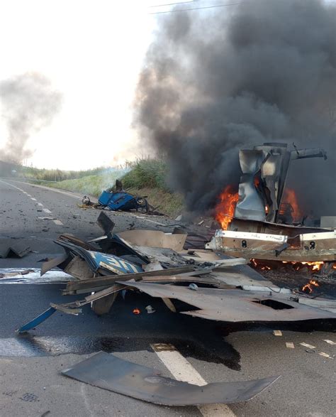 Ataque A Carro Forte Troca De Tiros Deixa Blindado Destru Do E