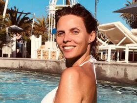 Sylvie Tellier En Maillot De Bain La Plage Les Internautes Sont Sous