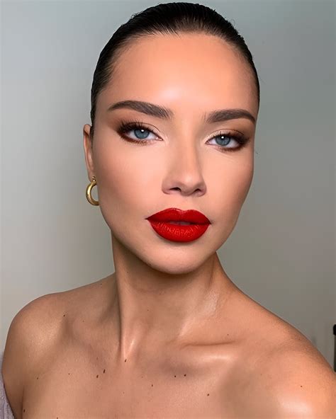 50 Stunning Red Lipstick Looks Perfect To Slay This Valentine Woman