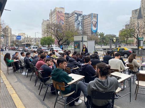 Estudiantes realizaron clases públicas en la calle y habrá asambleas