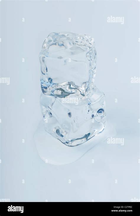 Melting ice cube hi-res stock photography and images - Alamy