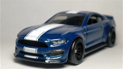 Hot Wheels Custom 12 Ford Mustang