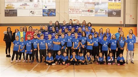 Posada de llarg dels equips del Club Handbol Perelló Canal 21