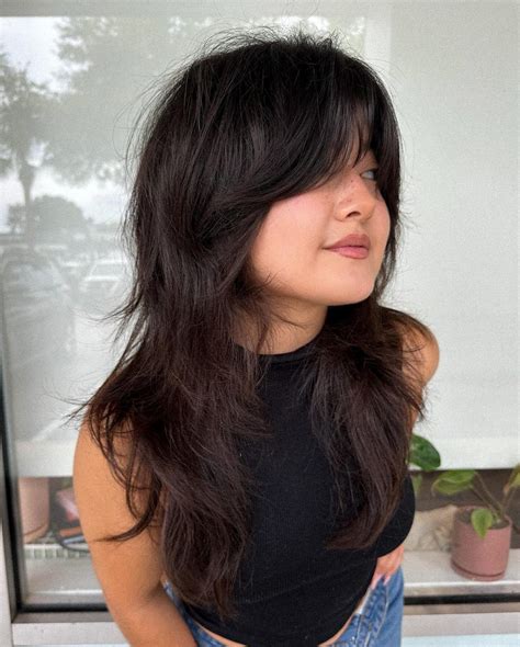 Shoulder length shag cuts are transforming salon trends this season 18