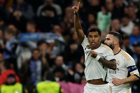 Multi C Le Real Terrasse Naples Suspense Dans La Poule A Benfica