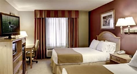 Holiday Inn Express - Visit Brainerd