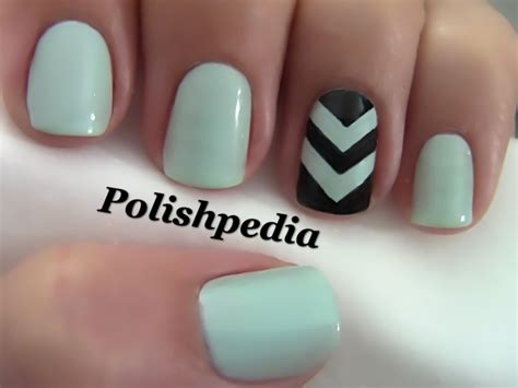 25 Eye-Catching Minimalist Nail Art Designs