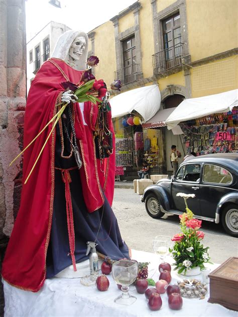 Santa Muerte Altar In Mexico - Jaka-Attacker