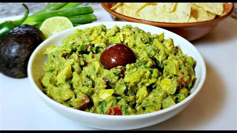 How To Make Guacamole Mexican Style Avocado Dip Recipe Avocado Dip