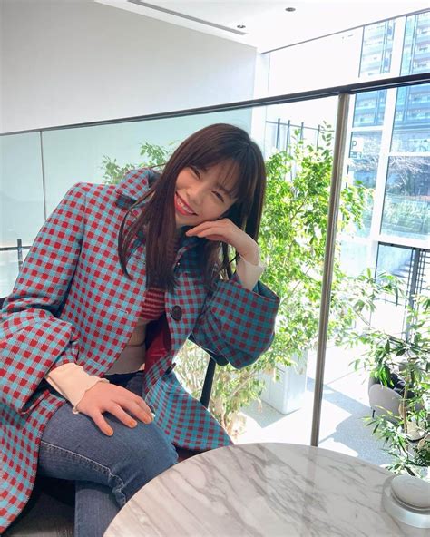 島崎遥香さんのインスタグラム写真 島崎遥香instagram 「たまには私服🍒 コートの袖がお気に入り☺️ ニットは間違って自分で洗って