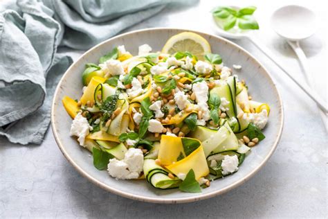 Einfacher Zucchini Salat Rezept Elle Republic