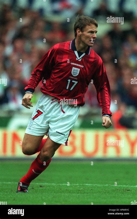 TEDDY SHERINGHAM ENGLAND MANCHESTER UNITED FC 11 October 1998 Stock