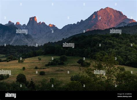 Naranjo De Bulnes Bekannt Als PICU Urriellu Von Pozo De La Oracion