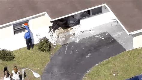 Car Crashes Into Home In Pompano Beach Nbc 6 South Florida