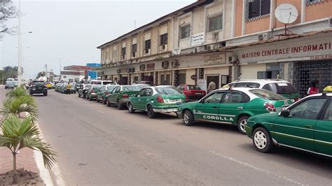 P Nurie De Carburant De Longues Files Dattente Reprennent