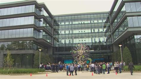 A Great Place To Be Hp Cuts Ribbon On New Headquarters In Houston