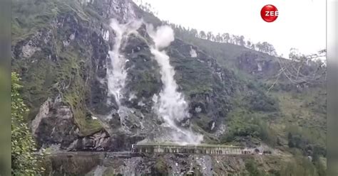 Uttarakhand Terrible Landslide In Chamoli Road Covered With Debris Uttarakhand Chamoli में