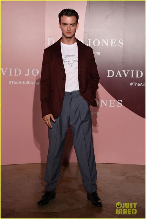 Margot Robbie S Hot Brother Cameron Makes Runway Debut Photo Photos Just Jared