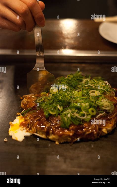 Okonomiyaki japan hi-res stock photography and images - Alamy