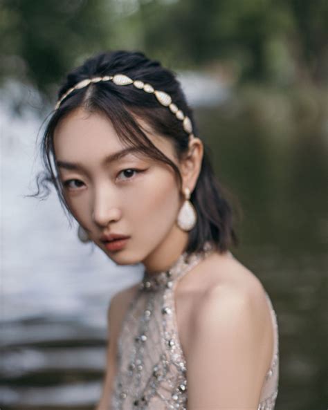 Dongyu Zhou Nude Halter Dress Is Super Beautiful IMedia