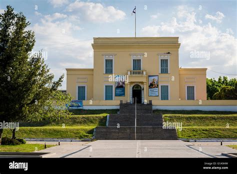 Casa amarilla hi-res stock photography and images - Alamy