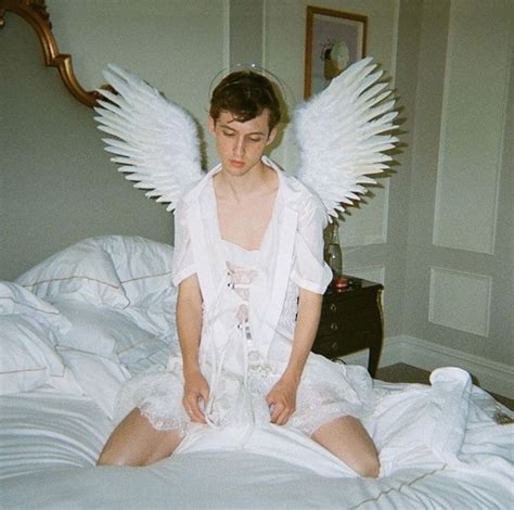 Pin By Lily Hetzler On Sun Drip In Troye Sivan Male Angel