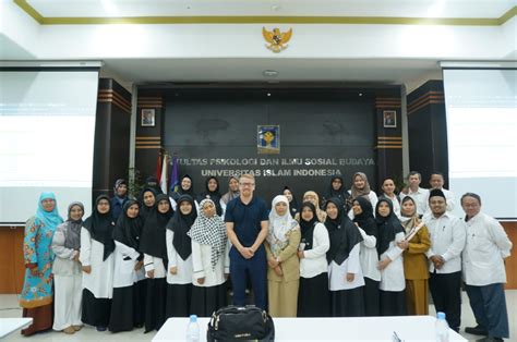 Undang Dosen University Of Exeter United Kingdom PBI UII Gelar General