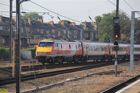 Class 91 91124 Departing York Zack W Flickr