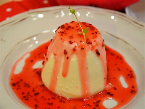 Panna Cotta Z Truskawkowym Sosem Przepis PrzyslijPrzepis Pl