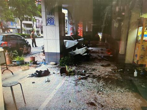 莾男慘了！燒烤店喝通宵硬要開車 逆向撞2車衝進騎樓再毀1車 Ettoday社會新聞 Ettoday新聞雲